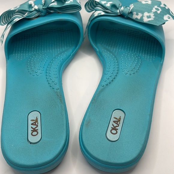 OKAb turquoise rubber women’s sandals with bow accents size ML - Picture 4 of 8